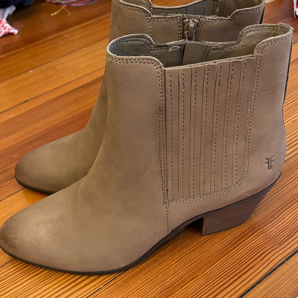 NWT Frye Women's Sandra Booties size 10